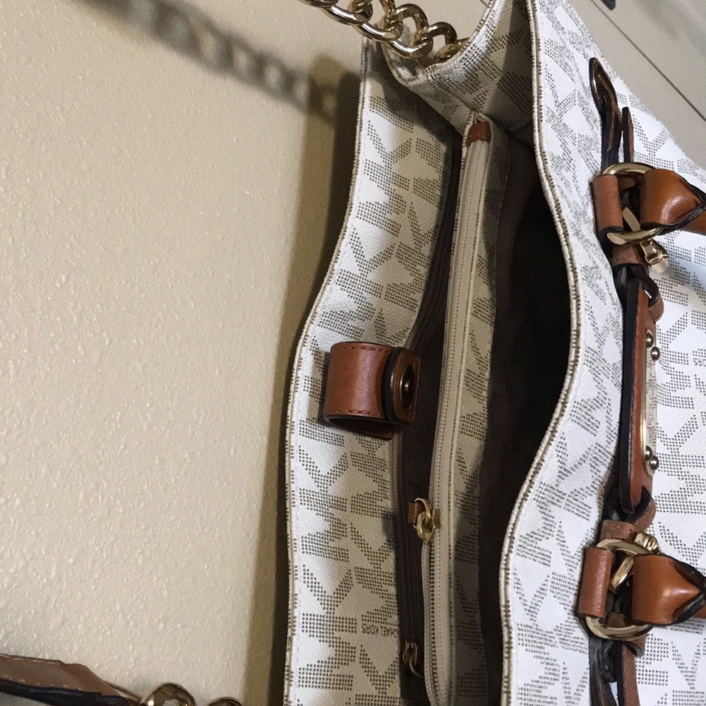 Michael Kors large Hamilton purse - Picture 6 of 9